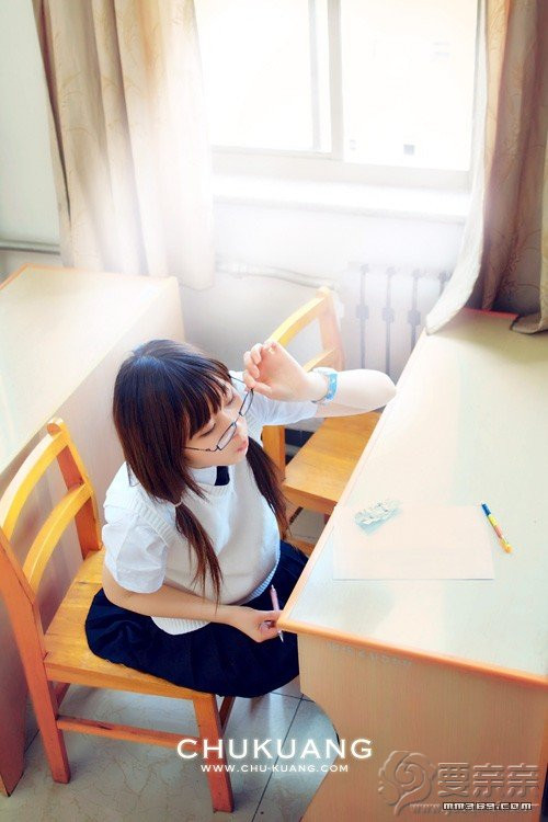 长发mmn图片_绽放的夏日清纯校园美女