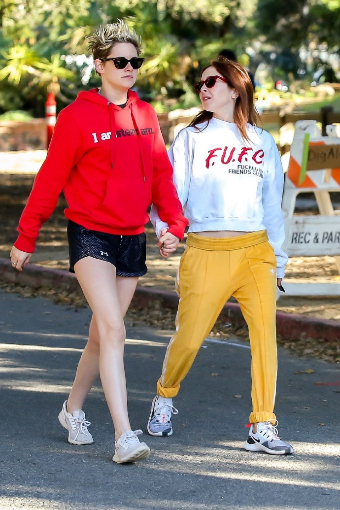 欧美美女明星Kristen Stewart洛杉矶甜蜜出街图片