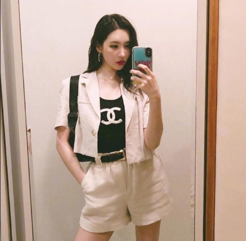 韩国美女图片 女明星李宣美欧美范穿搭图片