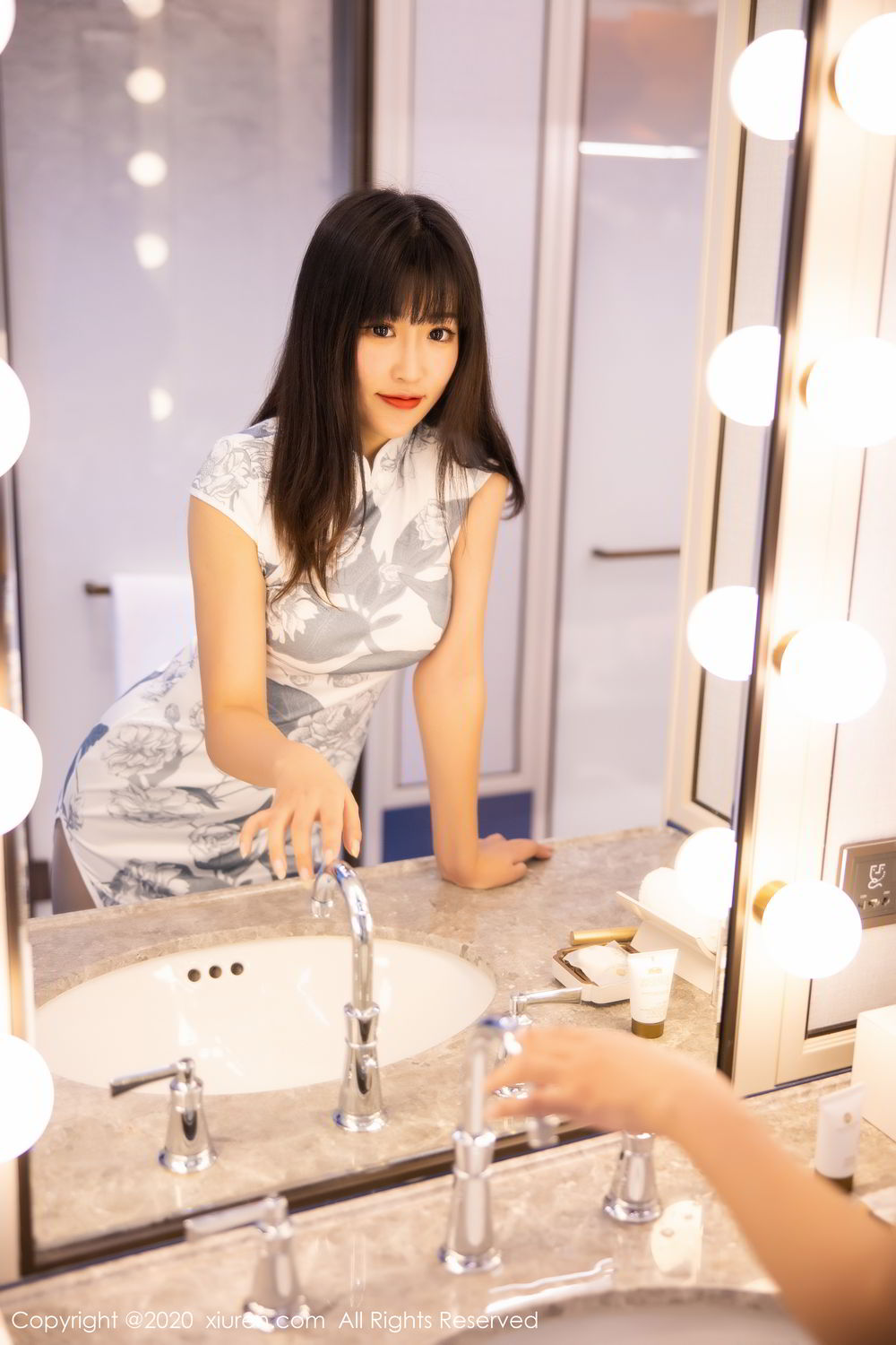 秀人网嫩模童千艺cara私房无内丝袜美腿翘臀美女私密写真集