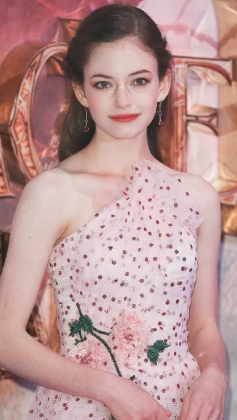 欧美美女明星Mackenzie Foy《胡桃夹子与四个王国》