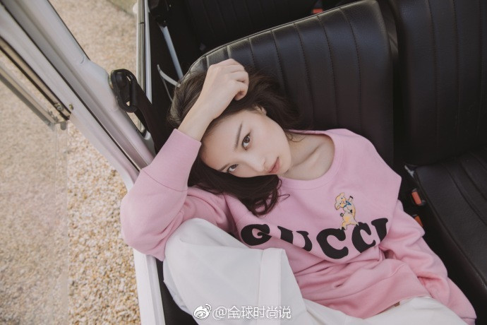 大眼美女明星倪妮新照来自南法后花园的一缕清