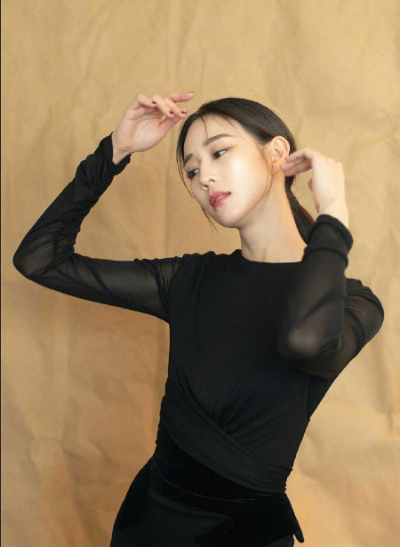 张钧甯图片 台湾美女明星张钧甯小黑裙图片