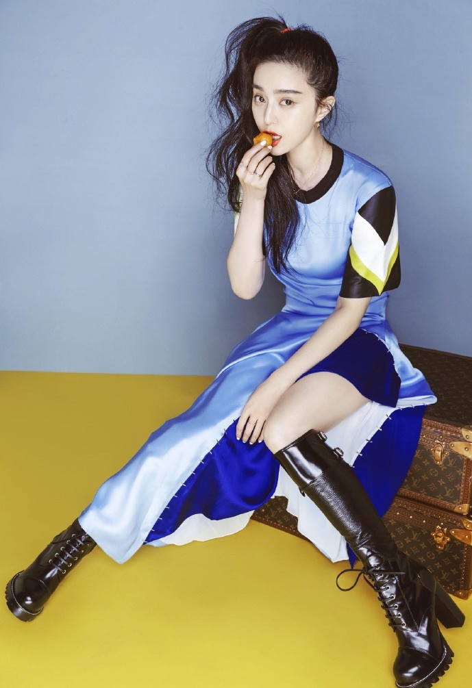 青岛美女明星范冰冰登少见的少女一面丸子头的