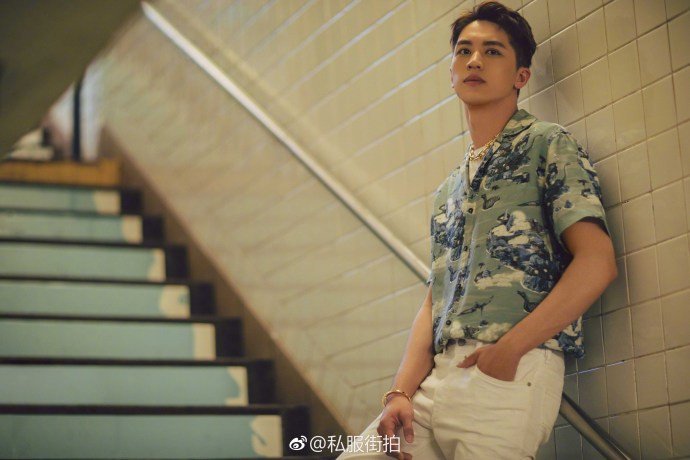 上海男孩许魏洲zz私服街拍