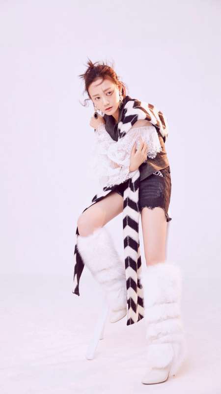 饰演过黄蓉的清纯美女李一桐高清写真手机壁纸
