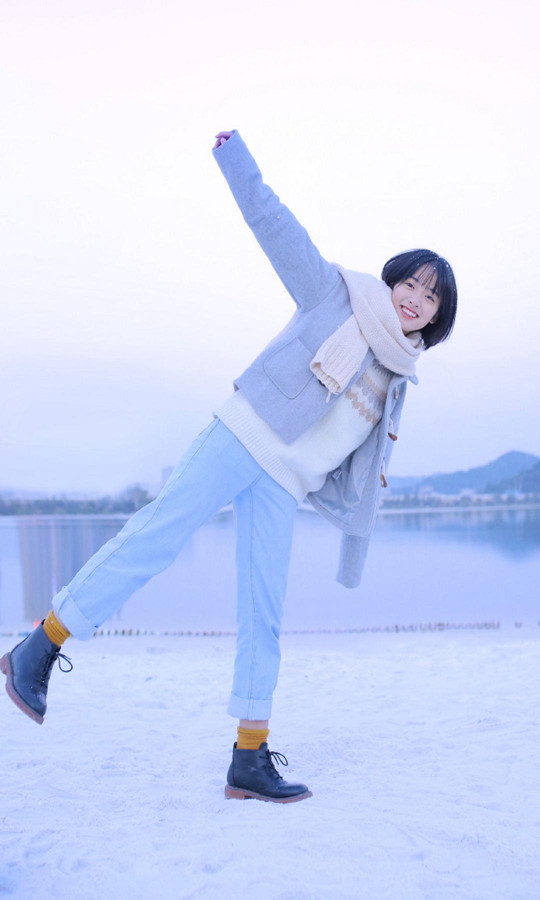 小美好女主沈月雪地写真手机壁纸