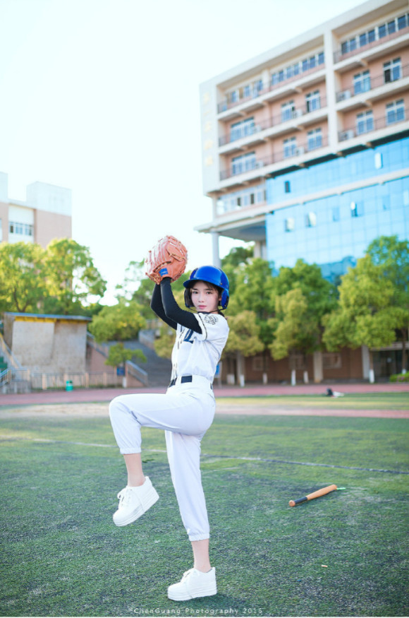 运动美女校花_棒球少女CR晨光之秋棒球服写真