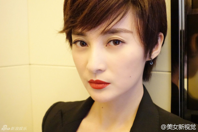 古典美女蒋勤勤利落短发惊艳亮相