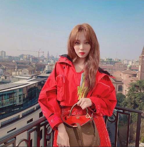 韩国美女图片 韩国女明星李圣经私服穿搭图片