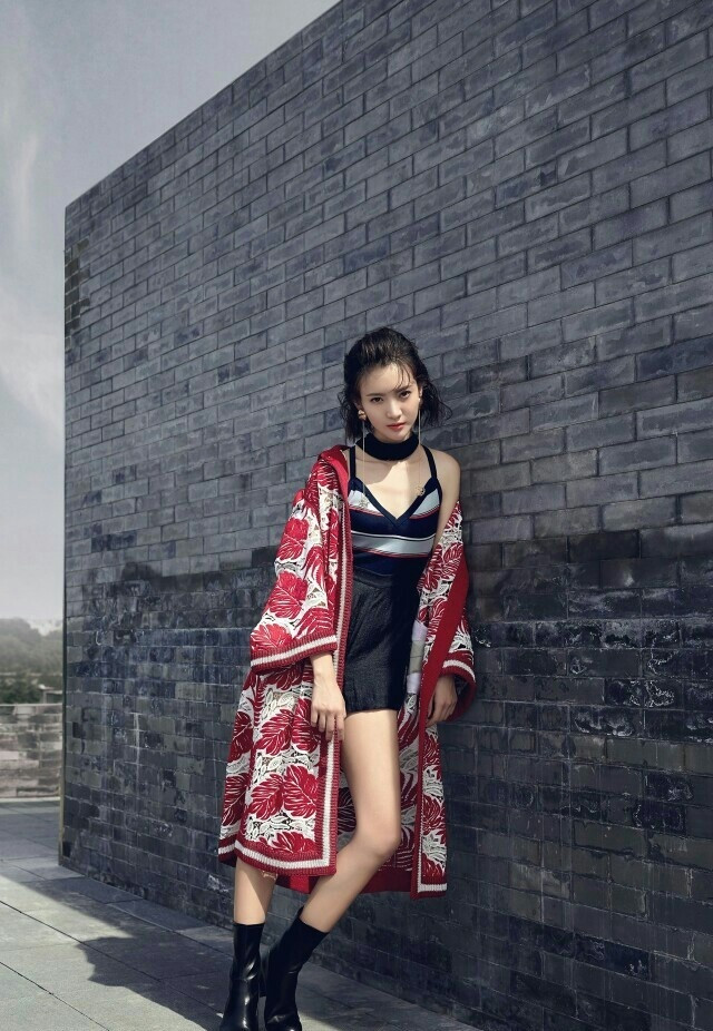 短发美女明星金晨街拍图片