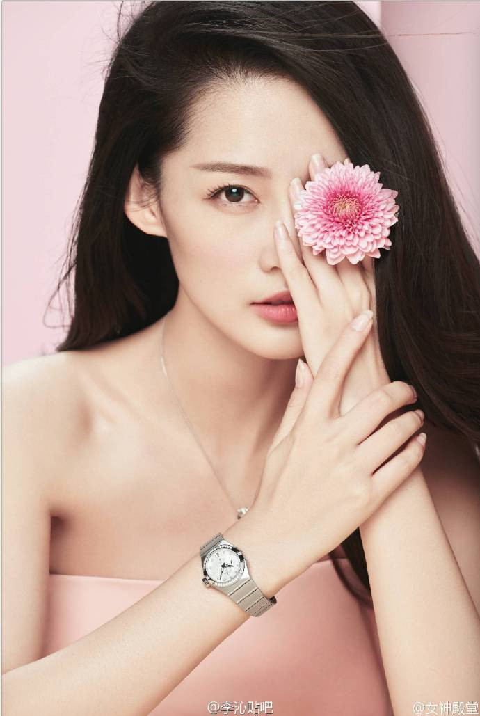 大陆美女明星李沁时尚佳人优雅写真