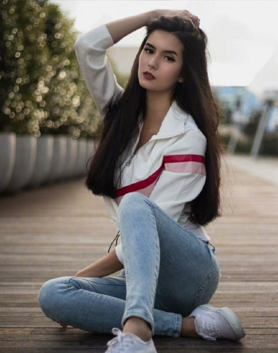 欧美美女图片 巴西美女时装设计生Vivian Schillin