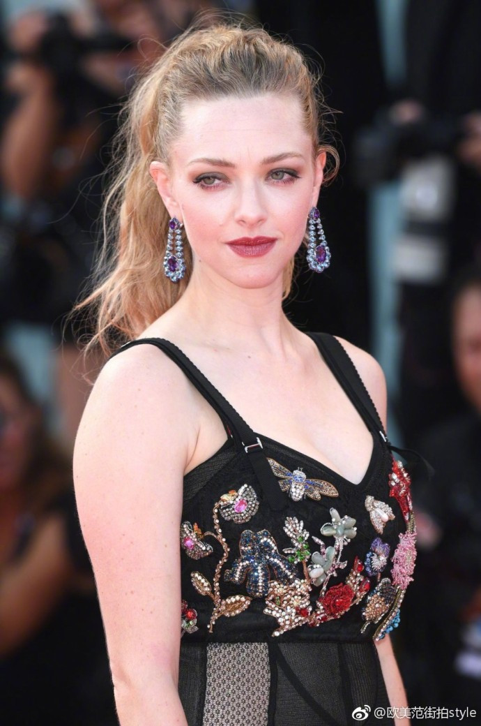 欧美美女明星Amanda Seyfried阿曼达.塞弗里德红毯造