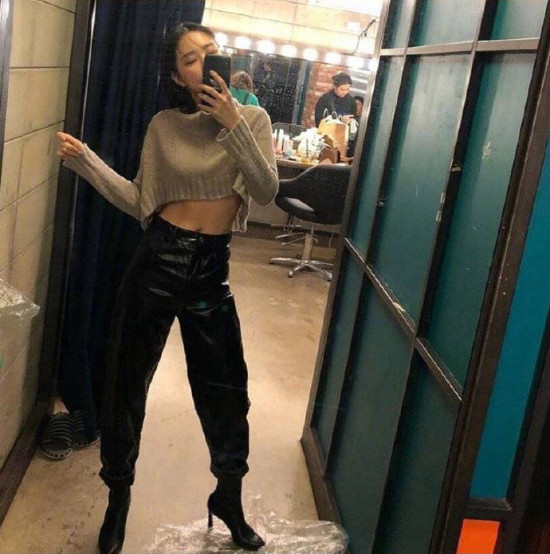 韩国美女组合apink孙娜恩私下穿搭图片