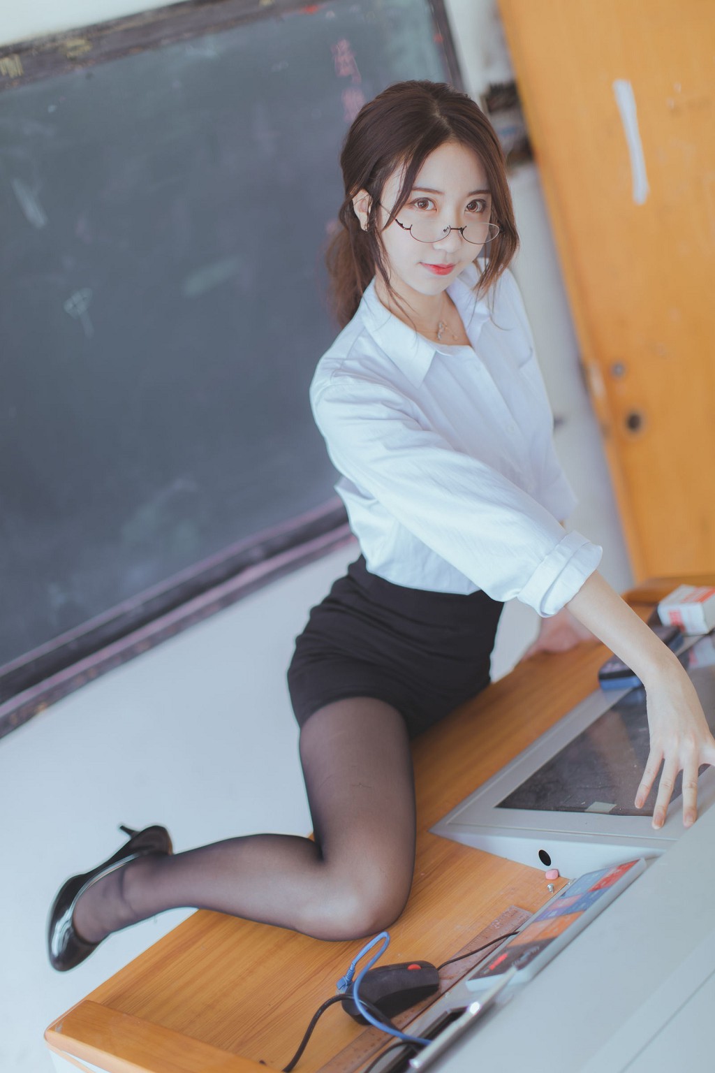 性感教师,无遮羞不戴乳罩的教师[COSPLAY福利]写真