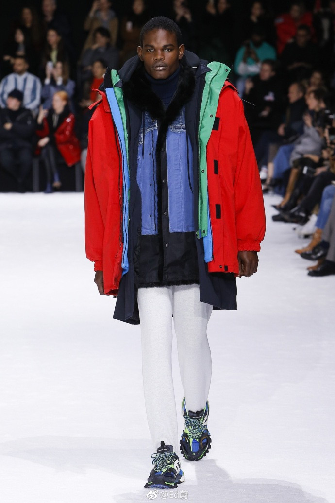 巴黎时装周Balenciaga2018层层叠叠的外套和大衣是本