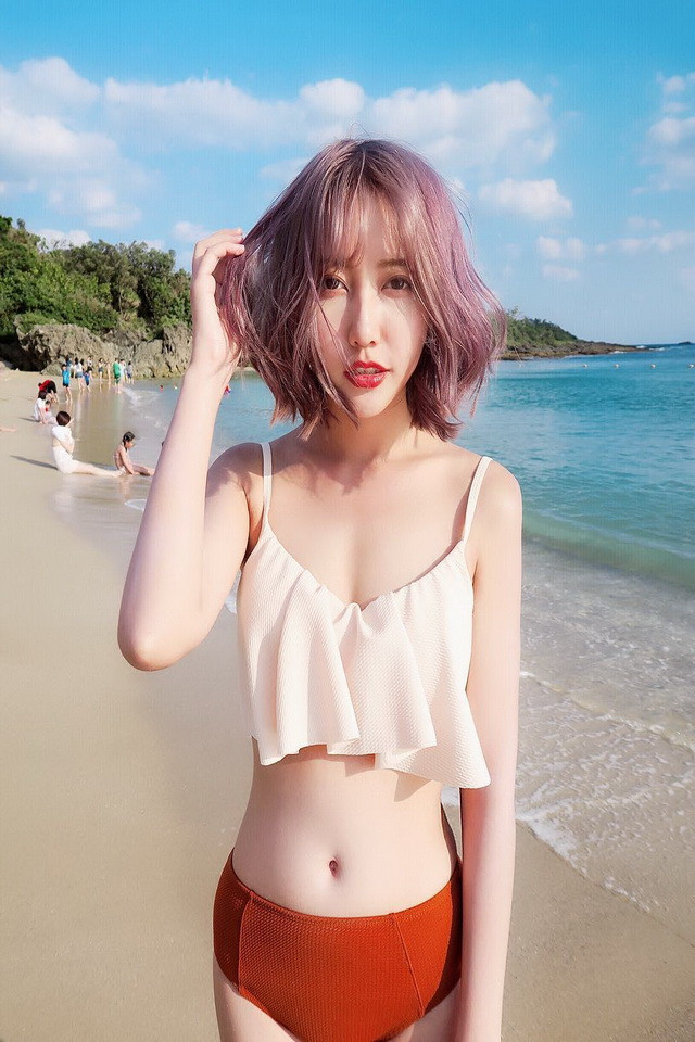 甜美气质韩国少女海边性感写真壁纸