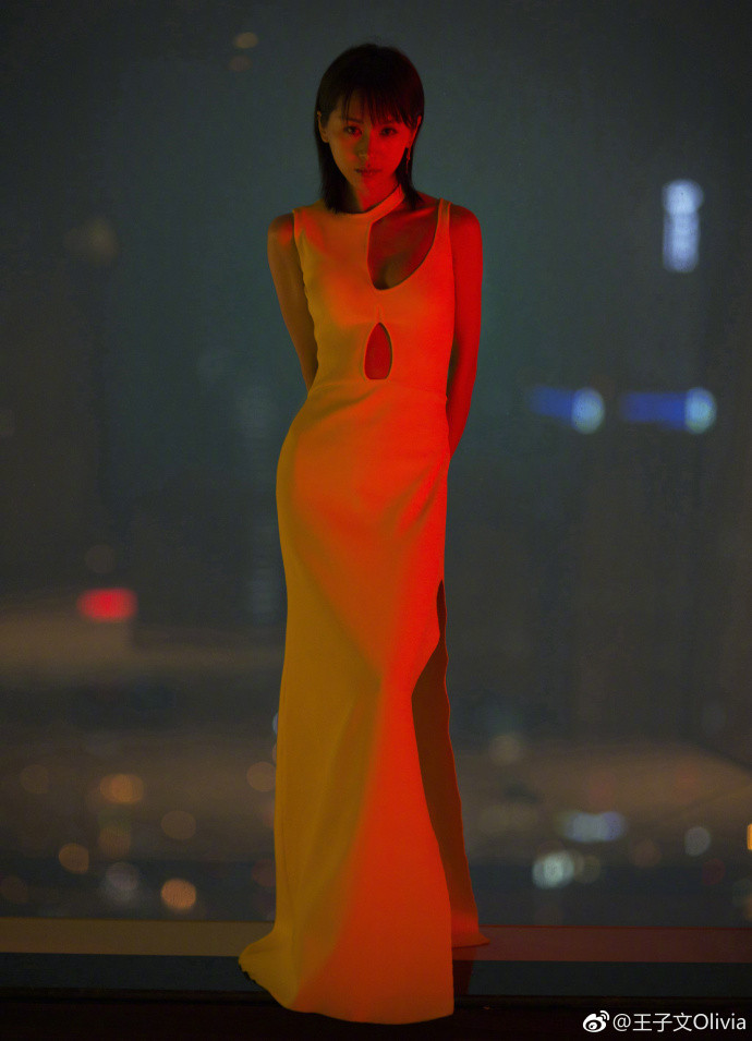四川美女明星王子文白色礼服性感图片