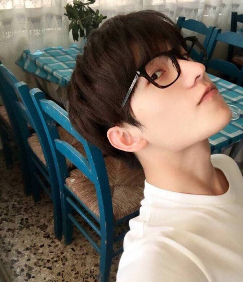 杨洋图片_阳光大男孩杨洋蜜汁自拍帅图
