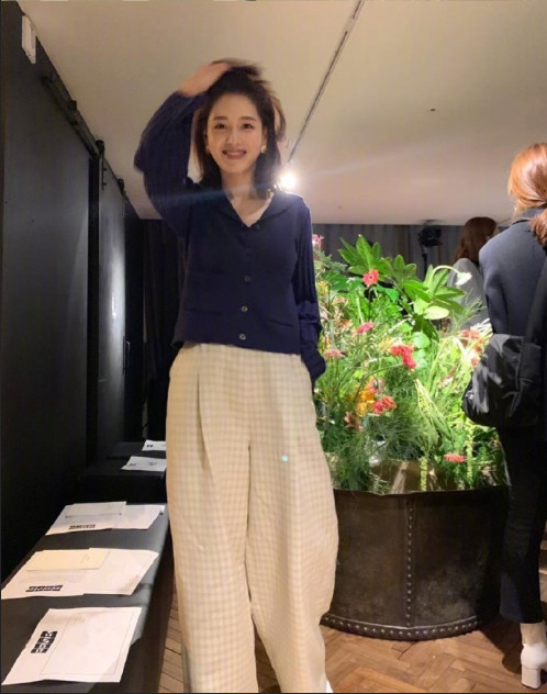 韩国女演员金栽经私服穿搭图片
