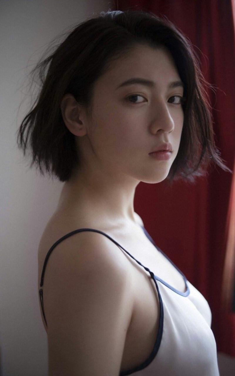 三吉彩花私房爆乳写真