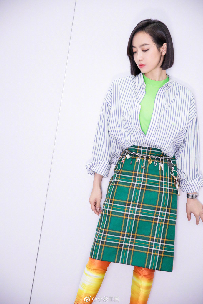 大眼美女明星宋茜一身Balenciaga2018春夏系列亮相热