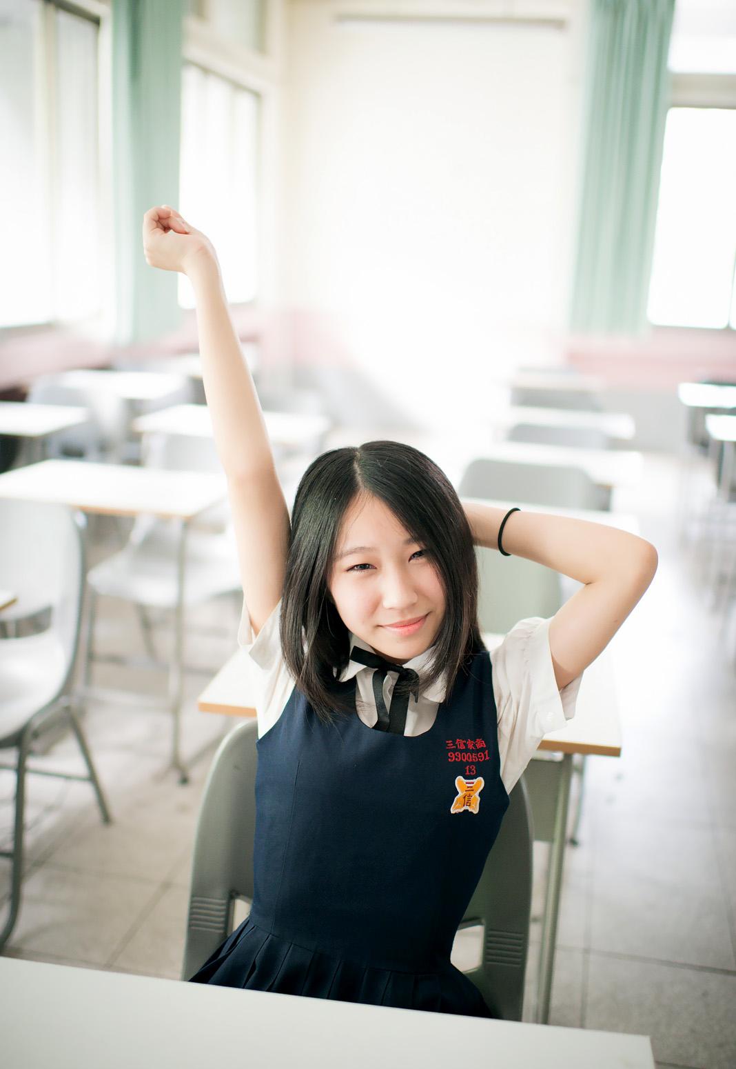 清纯气质美女校花教室清纯写真