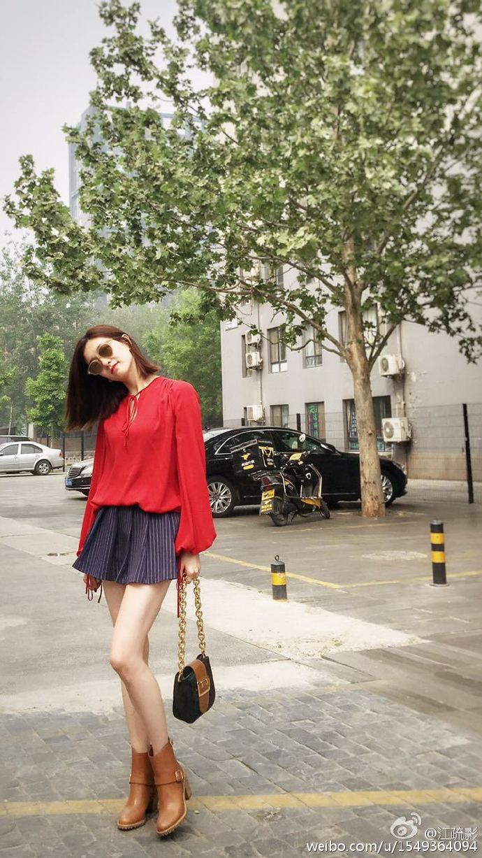美女明星写真_大长腿美女江疏影街拍活动照都是