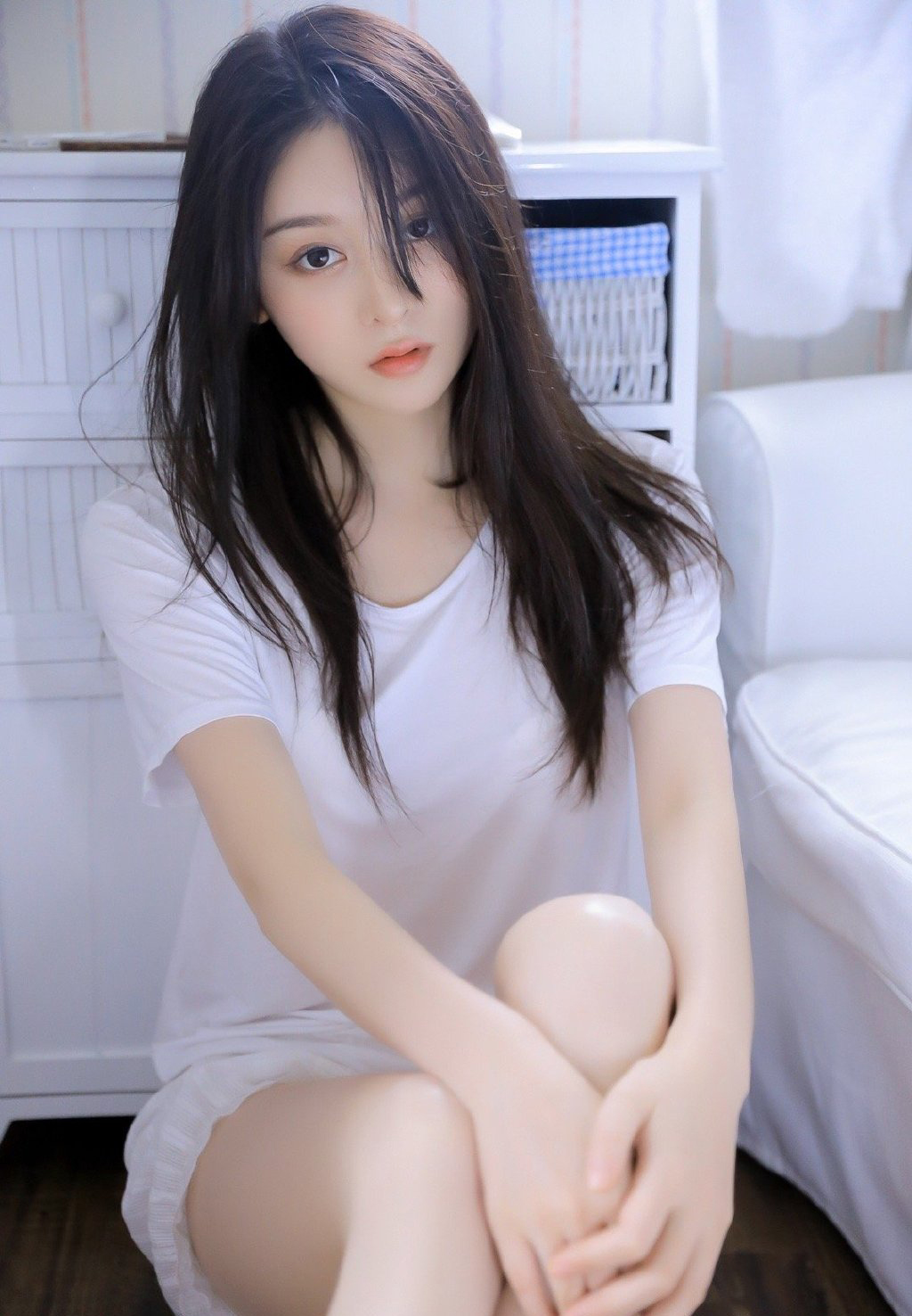 小清新蛋糕图片少女涂脸写真壁纸