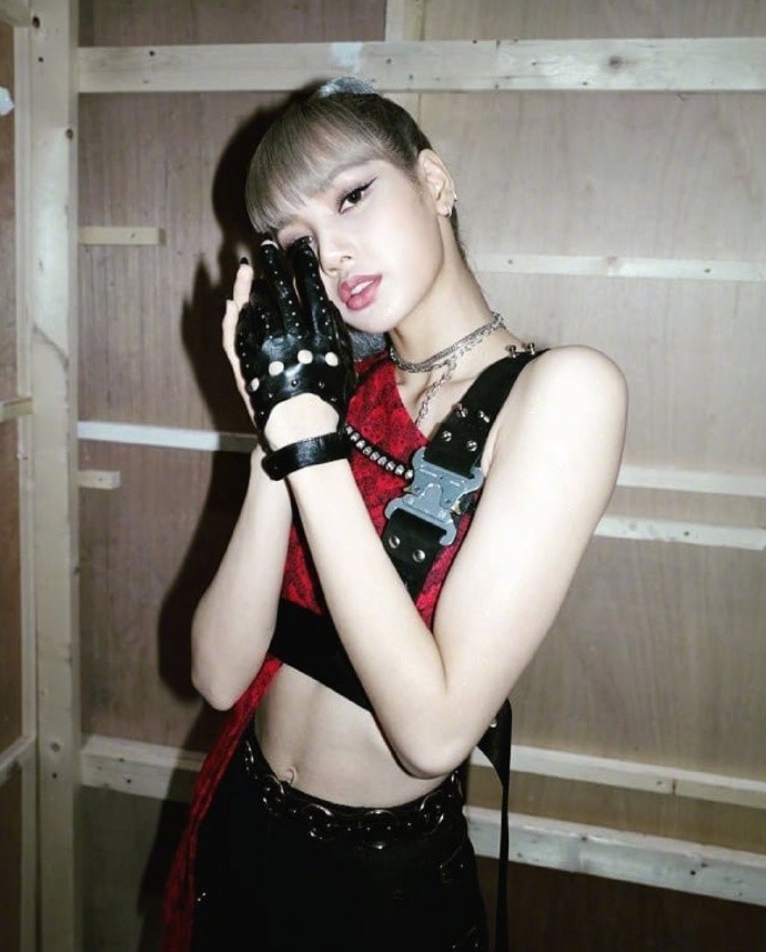 韩国美女组合blackpink成员lisa气质图片