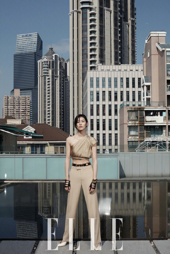国际超模刘雯《ELLE世界时装之苑》1月刊封面大片
