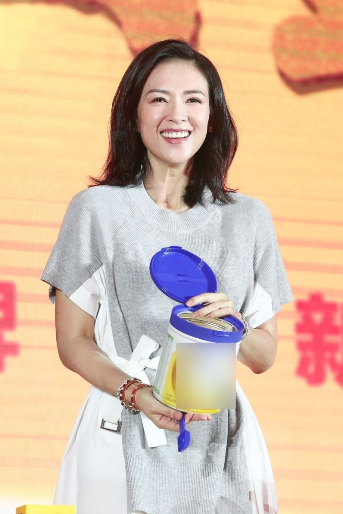 气质优雅女神女明星章子怡身穿灰色连衣裙出席