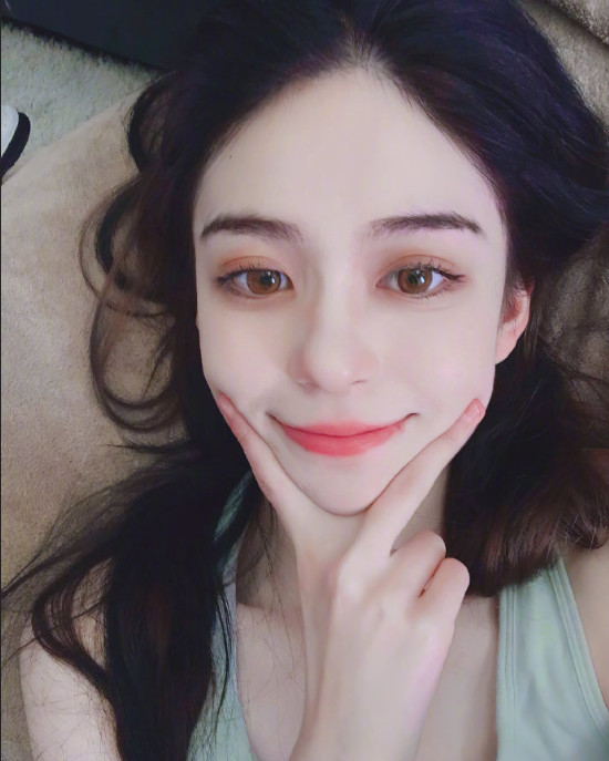 俄罗斯美女图片 95后的中俄混血美女Nadia Bean图片