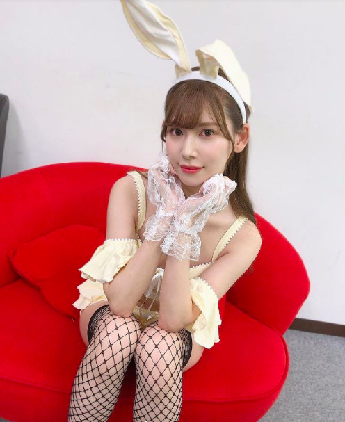 日本美女女优三上悠亚兔女郎图片