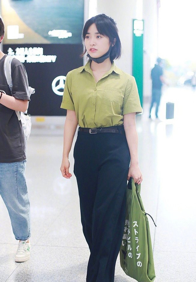 95后美女图片 女明星沈月机场街拍图片