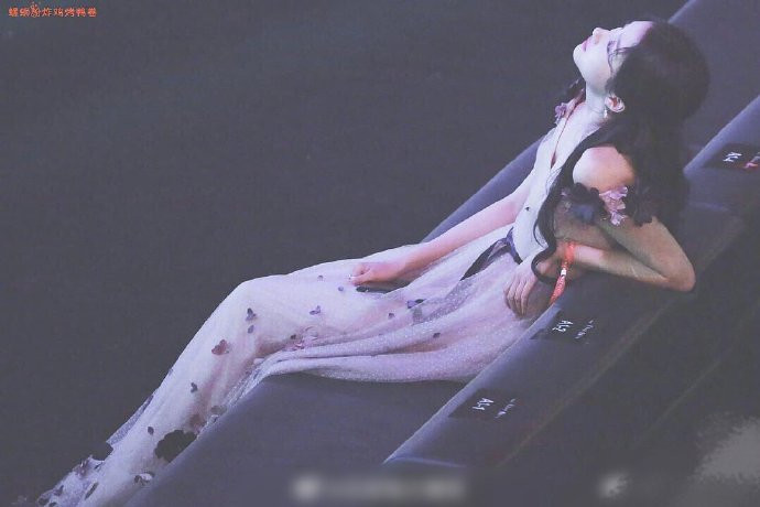 北京女明星美女关晓彤梦幻图片