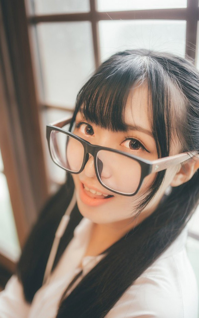 美女图片白腿修长,模特身材美女嫩白大长腿写真
