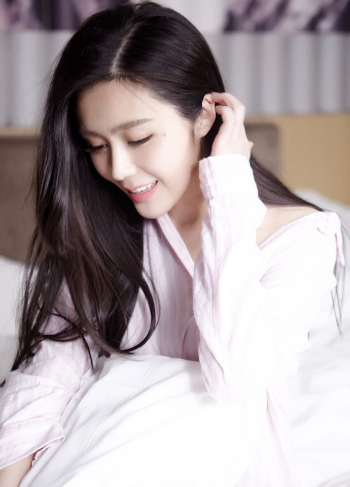 ​​美女演员汤晶媚图片