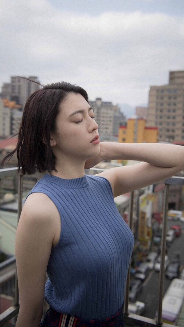 三吉彩花性感大胸爆乳写真