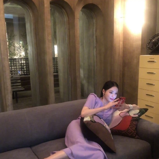 韩国美女演员李多喜大长腿图片