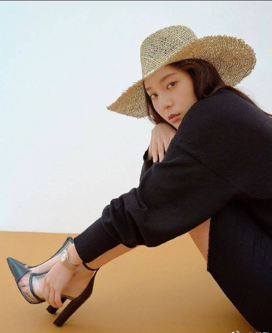 韩国美女图片 韩国女星郑秀晶《ELLE》杂志淡妆出