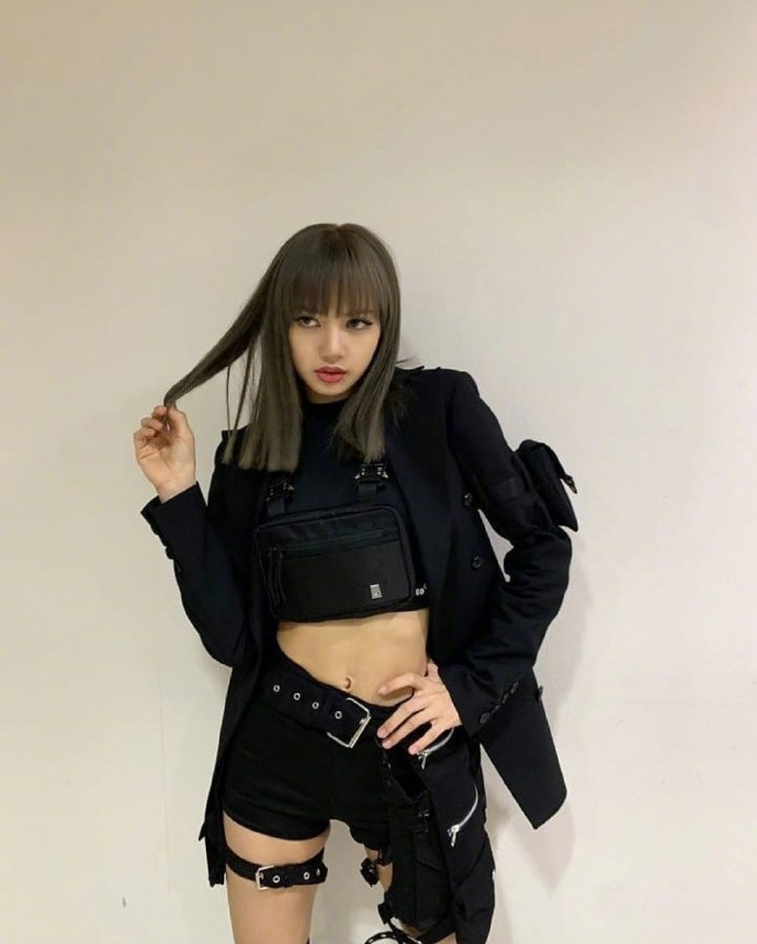 韩国美女组合blackpink成员lisa气质图片