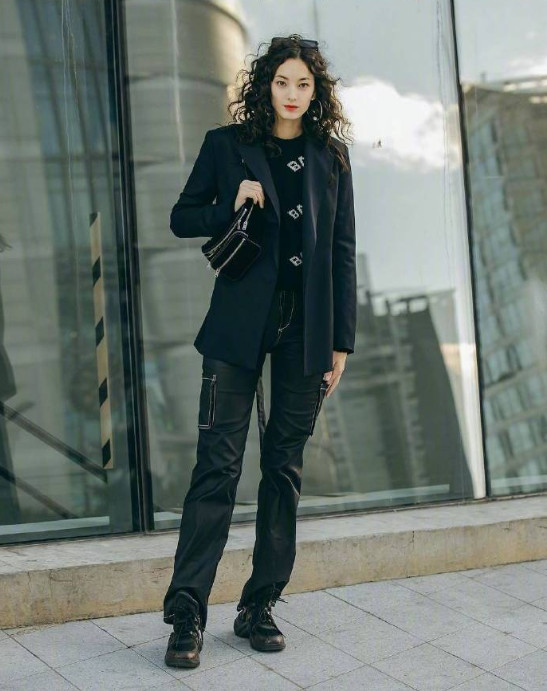 韩国美女帅气街拍2019春夏首尔时装周