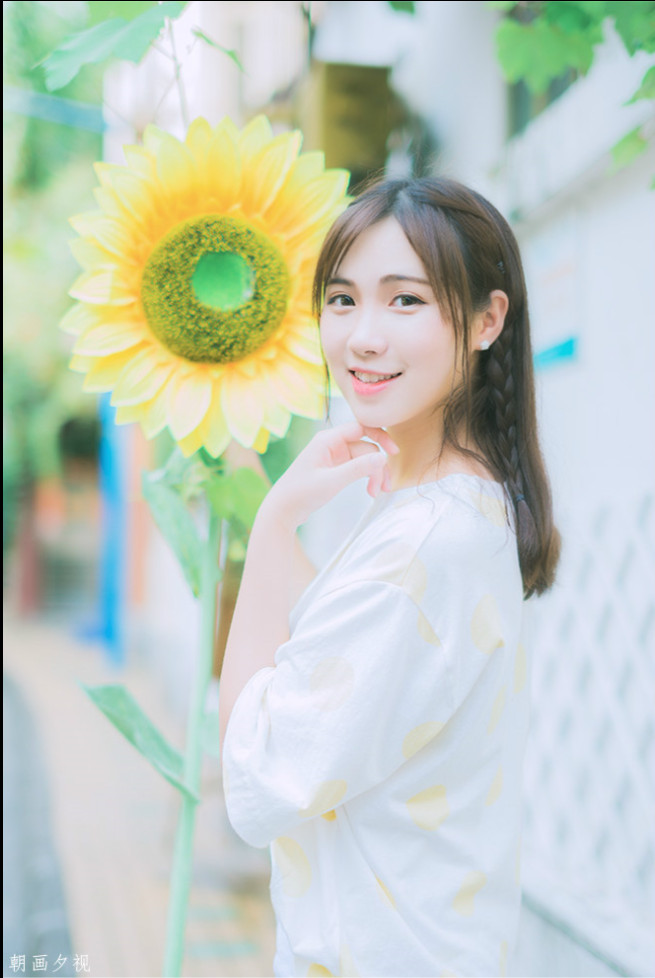 清纯美女校花_mm空气刘海长发美女与向日葵阳光