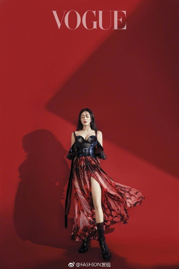 大陆美女明星秦岚《Vogue》台湾十月刊封面图片