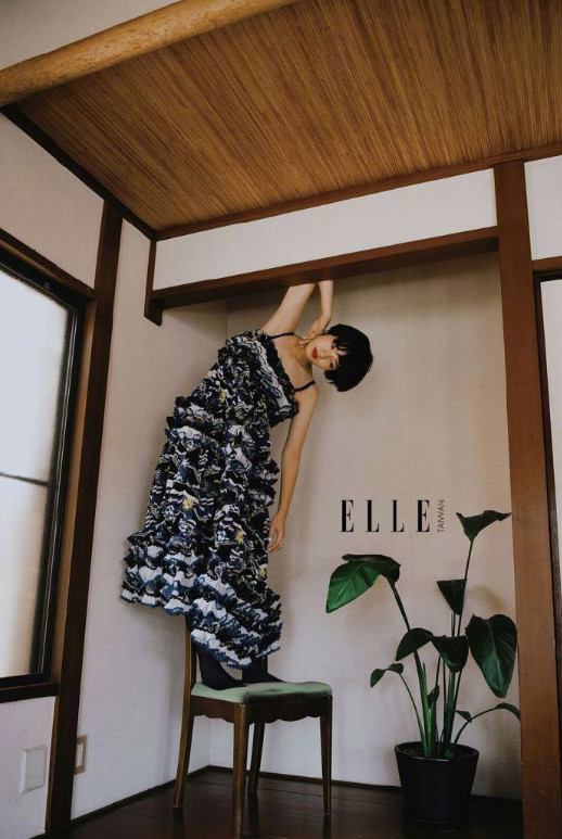 日本美女模特小松菜奈 x 台湾版《ELLE》11月刊封