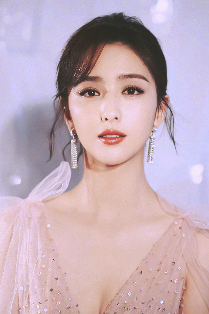 新疆美女图片 仙女在人间辣妈佟丽娅图片