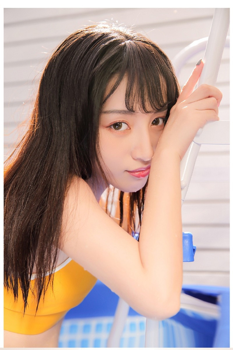 隔壁小姐姐福利美图,隔壁小姐姐死库水吊带泳衣高清写真