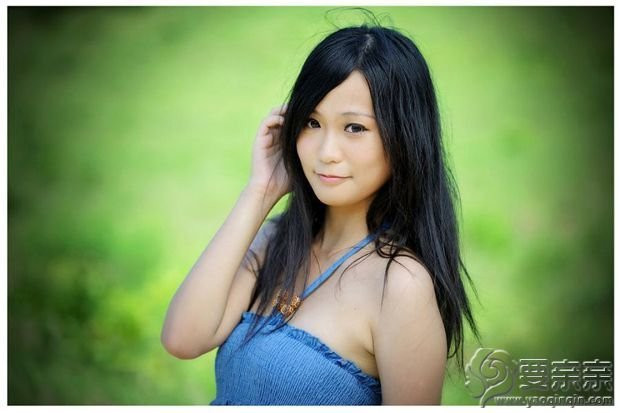 美女校花图片_正处青春朝气的校园清纯美女